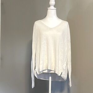 Banana republic white v neck sweater